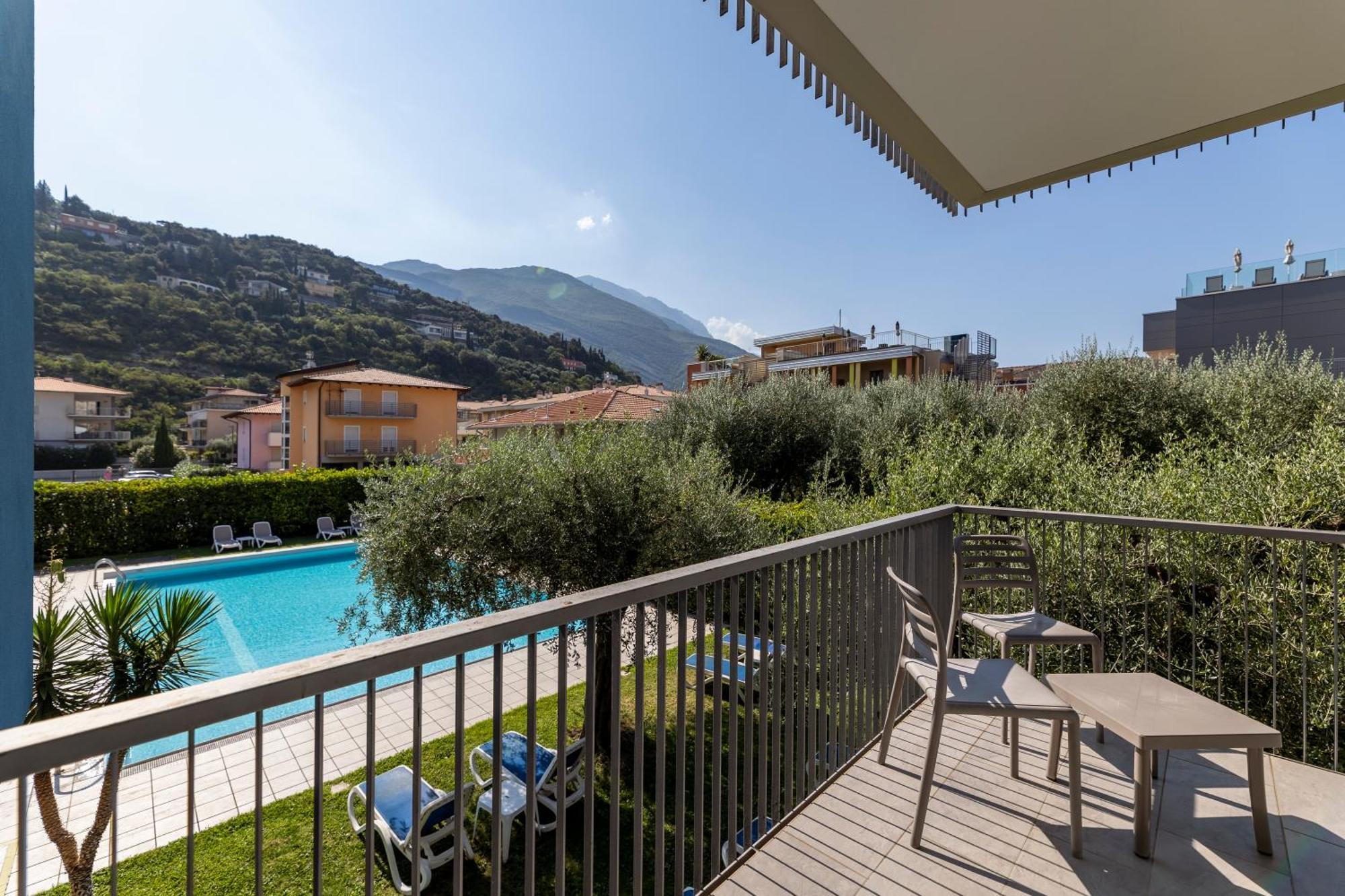 Hotel Holiday Sport & Relax Torbole Sul Garda Exterior photo