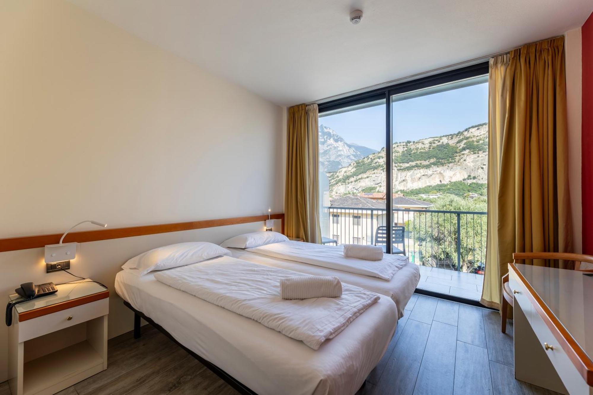 Hotel Holiday Sport & Relax Torbole Sul Garda Exterior photo